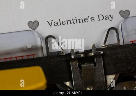 Vieille machine à écrire avec texte Happy Valentine Day Banque D'Images