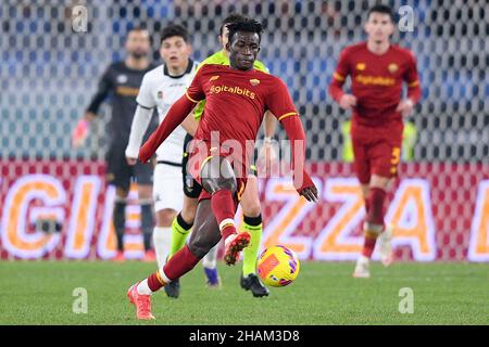 Rome, Italie.13th décembre 2021.Felix Afena de AS Roma pendant la série Un match entre Roma et Spezia Calcio au Stadio Olimpico, Rome, Italie, le 13 décembre 2021.Credit: Giuseppe Maffia/Alay Live News Banque D'Images