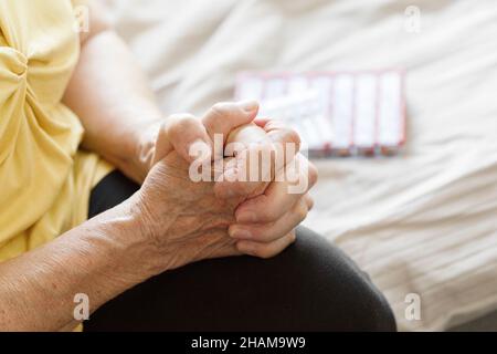 Close-up of woman's hands Banque D'Images