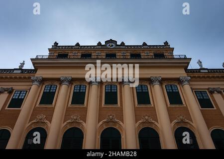 02-11-2021. vienne-autriche.Palais de Schönbrunn situé à Vienne.Ancien palais historique utilisé par l'empereur romain et la dynastie des Habsbourg.Un incroyable petit ar Banque D'Images