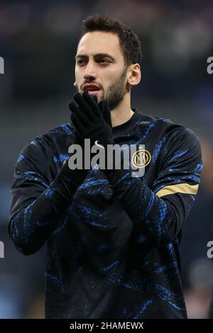 Stade San Siro, Milan, Italie, 12 décembre 2021,Hakan Calhanoglu (FC Internazionale) pendant Inter - FC Internazionale vs Cagliari Calcio - italia Banque D'Images