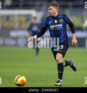 Stade San Siro, Milan, Italie, 12 décembre 2021,Nicolo Barella (FC Internazionale) en action pendant Inter - FC Internazionale vs Cagliari Calcio Banque D'Images