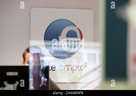 Centre d'emploi ÒPole emploiÓ à Gap (sud-est de la France).Employé à la réception Banque D'Images