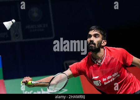 Huelva, Espagne.14th décembre 2021.Srikanth Kidambi, de l'Inde, participe au deuxième tour du match des célibataires masculins contre Li Shifeng, de Chine, aux Championnats du monde BWF 2021 à Huelva, Espagne, le 14 décembre 2021.Credit: Zhang Cheng/Xinhua/Alay Live News Banque D'Images