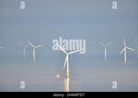 Gwynt y Môr (parc éolien) de 576 mégawatts (MW) situé au large des côtes du pays de Galles, est le cinquième parc éolien offshore en exploitation Banque D'Images