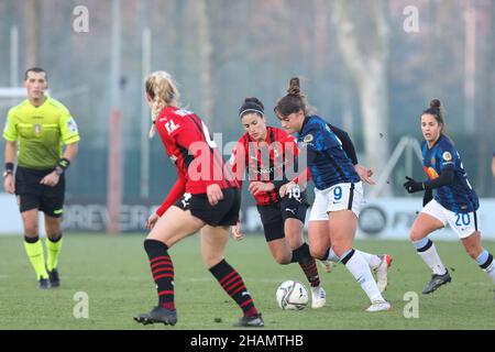 Milan, Italie.5th décembre 2021.Italie, Milan, déc 5 2021: ELISA Polli (Inter Striker) court le terrain dans la deuxième moitié lors du match de football AC MILAN vs FC INTER, femmes Serie A 2021-2022 day10, Vismara Centre (Credit image: © Fabrizio Andrea Bertani/Pacific Press via ZUMA Press Wire) Banque D'Images