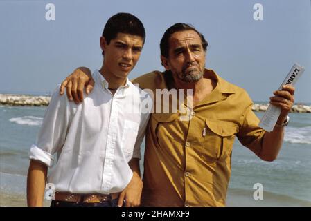 - l'acteur Vittorio Gassman et son fils Alessandro au Festival du film de Venise en 1982 - l'attore Vittoro Gassman con il figlio Alessandro al festival del cinéma di VE del 1982 Banque D'Images