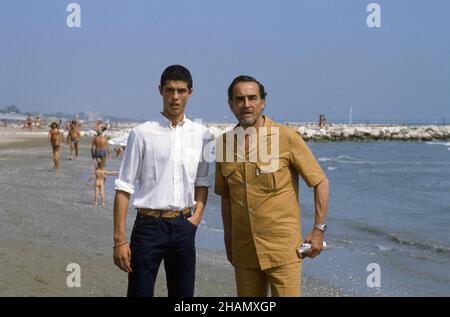 - l'acteur Vittorio Gassman et son fils Alessandro au Festival du film de Venise en 1982 - l'attore Vittoro Gassman con il figlio Alessandro al festival del cinéma di VE del 1982 Banque D'Images