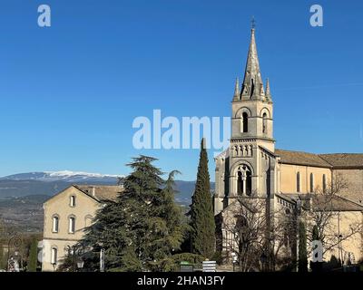 Clocher avec Mont Ventoux Banque D'Images