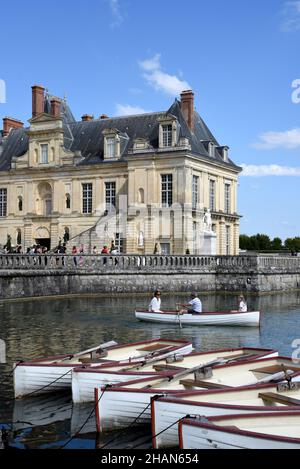 Château de Fontainebleau, bâtiment classé monument historique national (monument historique français) et site classé au patrimoine mondial de l'UNESCO.Barges Banque D'Images