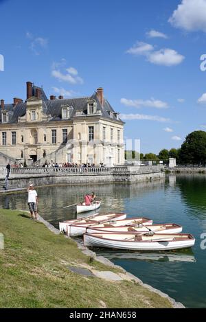 Château de Fontainebleau, bâtiment classé monument historique national (monument historique français) et site classé au patrimoine mondial de l'UNESCO.Barges Banque D'Images