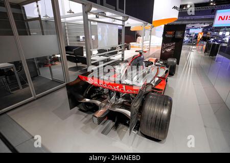 JOHANNESBURG, AFRIQUE DU SUD - 20 octobre 2021 : la voiture de course McLaren F1 exposée au salon automobile McLaren Banque D'Images