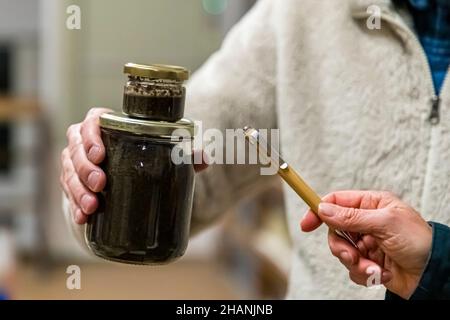 L'un des meilleurs vendeurs du domaine d'Argens est le brise-truffe (les Brisures de Truffe) (Tuber Melanosporum et Tuber Brumale) et le jus de truffe noire et de sel.Draguignan, France Banque D'Images