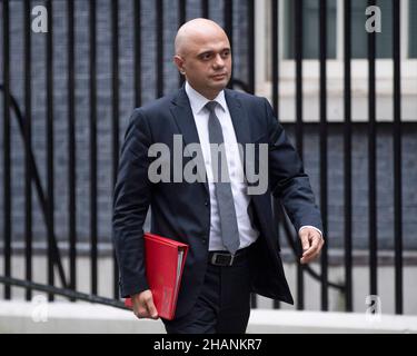 Le secrétaire d'État à la santé et aux soins sociaux, Sajid Javid, arrive et quitte Downing Street pour la réunion hebdomadaire du Cabinet dans le centre de Londres Banque D'Images