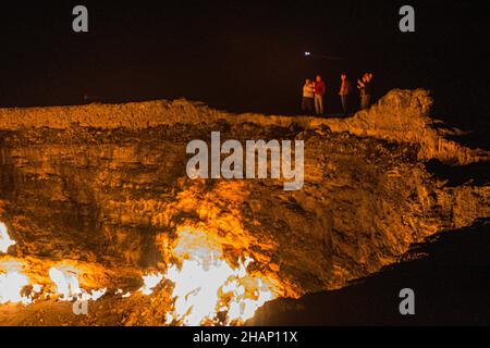 Darvaza Derweze cratère à gaz porte de l'Enfer ou portes de l'Enfer au Turkménistan Banque D'Images