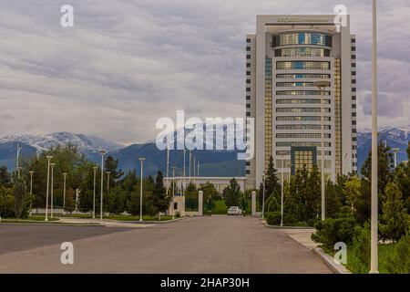 ACHGABAT, TURKMÉNISTAN - 17 AVRIL 2018: Vue de l'hôtel Arcabil à Achgabat, Turkménistan Banque D'Images