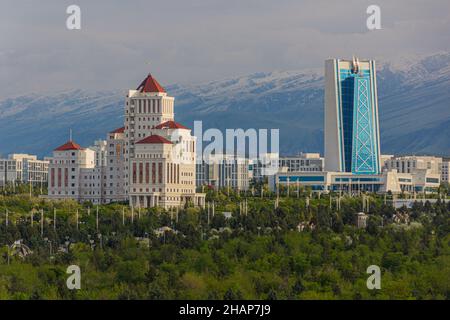 Bâtiments revêtus de marbre à Achgabat, Turkménistan Banque D'Images