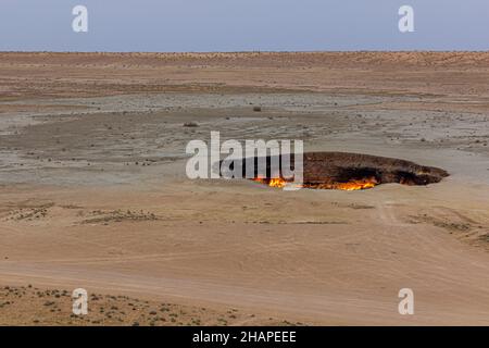 Darvaza Derweze cratère à gaz porte de l'Enfer ou portes de l'Enfer au Turkménistan Banque D'Images