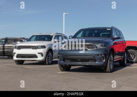 Lafayette - Circa décembre 2021 : exposition de Dodge Durango dans un concessionnaire Stellantis Dodge.Les modèles Dodge Durango comprennent SXT, GT et Citadel. Banque D'Images