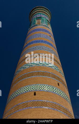 Minaret Islam Khoja dans la vieille ville de Khiva, Ouzbékistan Banque D'Images