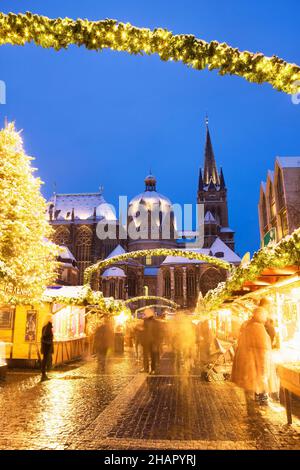 Marché de Noël, Aix-la-Chapelle, Rhénanie du Nord Westphalie, Allemagne Banque D'Images