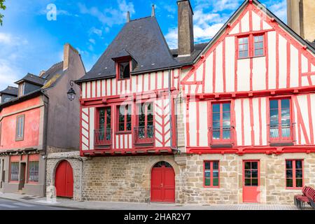 Vannes, belle ville bretonne, vieilles maisons à colombages, façades colorées du centre historique Banque D'Images