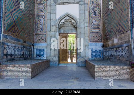 Portail de la mosquée Bibi-Khanym à Samarkand, Ouzbékistan Banque D'Images