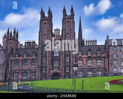 Vue de face du New College de l'université d'Édimbourg, vue sur Castle Hill Banque D'Images