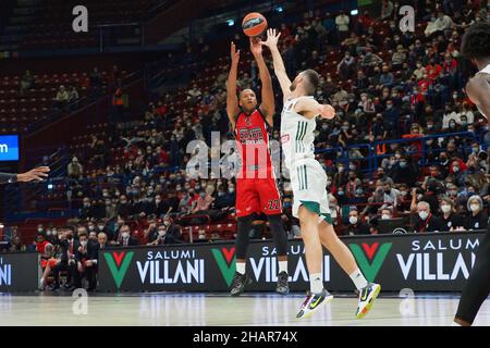 Forum Mediolanum, Milan, Italie, 14 décembre 2021,Devon Hall (AX Armani Exchange Olimpia Milano) pendant A|X Armani Exchange Milano vs Panathinaikos Superfood Athènes - Basketball EuroLeague Championship Championship Banque D'Images