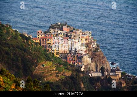 Vue aérienne de Manarola, Cinque terre, Ligurie, Italie, regione Spezia.le célèbre littoral de la région de Ligurie, Parc national, site classé au patrimoine mondial de l'UNESCO. Banque D'Images