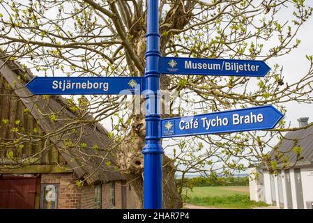 Panneau indiquant le musée Tycho Brahe sur Ven avec café, Stjärneborg et musée Banque D'Images