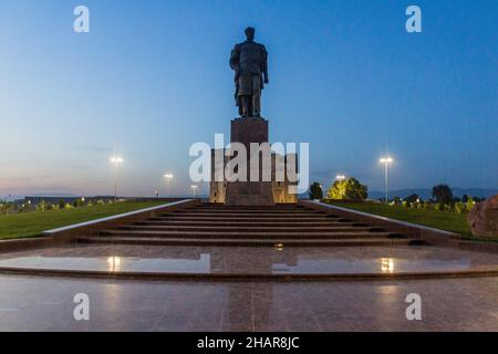 Vue en soirée de la statue d'Amir Temur Tamerlane à Shahrisabz, Ouzbékistan Banque D'Images