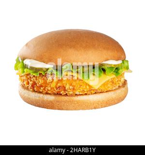 Grand hamburger avec escalopes de poulet, cheddar, laitue et cornichons. Banque D'Images