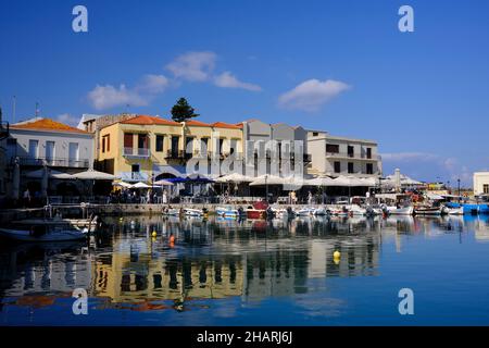 Vue sur le vieux port de Réthymnon, Crète, Grèce Banque D'Images