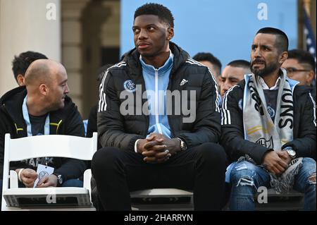 New York, États-Unis.14th décembre 2021.Sean Johnson, du FC de la ville de New York, assiste à la cérémonie en l'honneur de la victoire du championnat MLS de l'équipe, qui s'est tenue à l'hôtel de ville de New York, NY, le 14 décembre 2021.(Photo par Anthony Behar/Sipa USA) crédit: SIPA USA/Alay Live News Banque D'Images