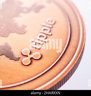 Macro-shot d'une monnaie de chiffrement de pièce de Ripple Banque D'Images