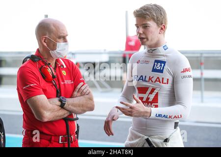 CLEAR Jock, Scuderia Ferrari Driver Academy, et SHWARTZMAN Robert (rus), Haas F1 Team, portrait lors des 2021 essais post-saison du 14 au 15 décembre 2021 sur le circuit Yas Marina, à Yas Island, Abu Dhabi - photo Florent Gooden / DPPI Banque D'Images