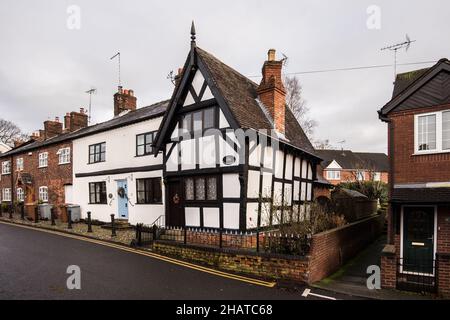 21 Hawk St, Sandbach, Cheshire un petit bâtiment de 17th siècle classé "noir et blanc" à côté des célèbres pierres de la place principale. Banque D'Images