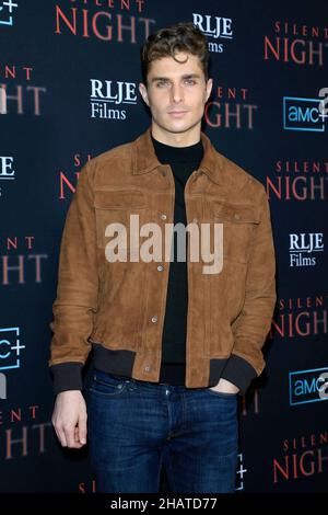 LOS ANGELES - 30 NOVEMBRE : Alex Cubis au Silent Night Special screening à NeueHouse Los Angeles le 30 novembre 2021 à Los Angeles, CA Banque D'Images