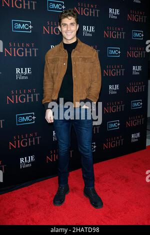 LOS ANGELES - 30 NOVEMBRE : Alex Cubis au Silent Night Special screening à NeueHouse Los Angeles le 30 novembre 2021 à Los Angeles, CA Banque D'Images