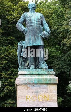 La statue d'Albrecht Theodor Emil Graf von Roon de Harro Magnusson située près de la colonne de la victoire de Berlin dans le Tiergarten.Personne. Banque D'Images