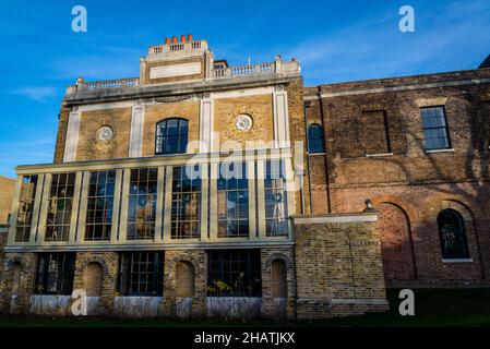 Arrière de Pitzhanger Manor, maison de campagne de l'architecte néoclassique Sir John Soane.Construit entre 1800 et 1804 à Walpole Park Ealing, Londres, Banque D'Images