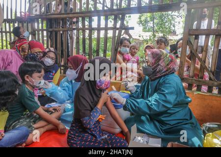 Vaccination Covid pour les étudiants et les enfants de la rue âgés de 6 à 11 ans Banque D'Images