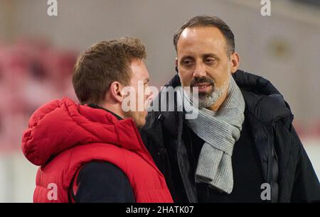 Stuttgart, Allemagne.14/12/2021Pellegrino MATARAZZO, ENTRAÎNEUR-chef VFB , entraîneur Julian Nagelsmann (FCB), chef d'équipe, entraîneur-chef, entraîneur, dans le match VFB STUTTGART - FC BAYERN MÜNCHEN 1.Ligue allemande de football le 14 décembre 2021 à Stuttgart, Allemagne.Saison 2021/2022, match jour 16, 1.Bundesliga, FCB, München,16.balise Spieltag.FCB © Peter Schatz / Alamy Live News - LA RÉGLEMENTATION DFL INTERDIT TOUTE UTILISATION DE PHOTOGRAPHIES comme SÉQUENCES D'IMAGES et/ou QUASI-VIDÉO - Banque D'Images