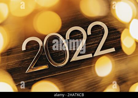 2022 nouvel an et fête de Noël. Composition avec chiffres et lumières floues Banque D'Images