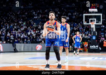 Istanbul, Turquie.14th décembre 2021.Vasilije Micic (22) d'Anadolu Efes Istanbul en action contre Bitci Baskonia Vitoria-Gasteiz pendant la série 15 de la saison régulière Euroligue 2021/2022 de Turkish Airlines à l'arène Sinan Erdem Sports Arena.(Note finale; Anadolu Efes Istanbul 87:72 Bitci Baskonia Vitoria-Gasteiz ).Crédit : SOPA Images Limited/Alamy Live News Banque D'Images