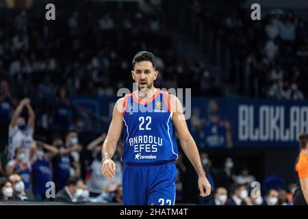 Istanbul, Turquie.14th décembre 2021.Vasilije Micic (22) d'Anadolu Efes Istanbul en action contre Bitci Baskonia Vitoria-Gasteiz pendant la série 15 de la saison régulière Euroligue 2021/2022 de Turkish Airlines à l'arène Sinan Erdem Sports Arena.(Note finale; Anadolu Efes Istanbul 87:72 Bitci Baskonia Vitoria-Gasteiz ).(Photo de Nicholas Muller/SOPA Images/Sipa USA) crédit: SIPA USA/Alay Live News Banque D'Images