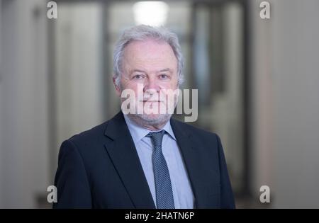 Stuttgart, Allemagne.15th décembre 2021.Alexander Schwarz, commissaire victime de l'État du Bade-Wurtemberg, photographié au ministère de la Justice.(À dpa: 'Alexander Schwarz - l'homme pour tous les cas que personne ne veut») Credit: Bernd Weißbrod/dpa/Alay Live News Banque D'Images