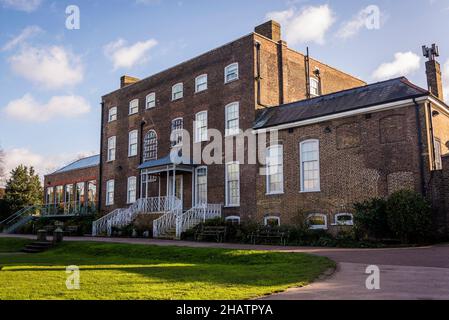 Côté jardin de la galerie William Morris, une maison géorgienne célébrant le travail du concepteur des arts et métiers d'art, Walthamstow, Londres, Angleterre, Royaume-Uni Banque D'Images