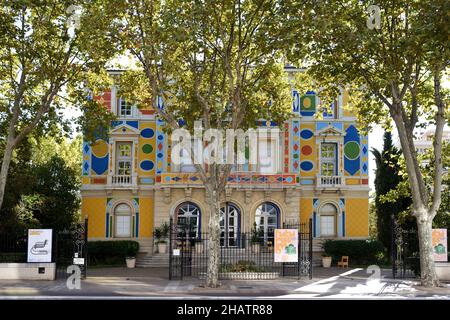 Façade multicolore ou colorée de l'Hôtel des Arts (c1900) Musée d'Art, Galerie d'Art ou Centre des Arts Toulon Var Provence France Banque D'Images